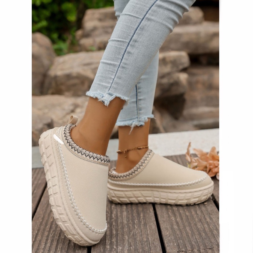 Faux Suede Patchwork Plush Winter Clog - Picture 3 of 12